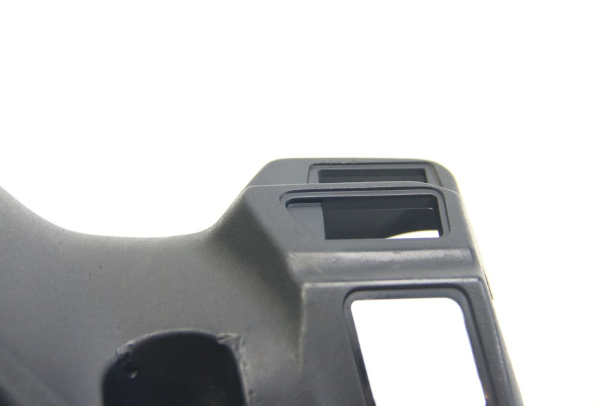 photo de REAR HANDLEBAR COVER SUZUKI SIXTEEN 125 (2008 - 2010) - Additional view of the item