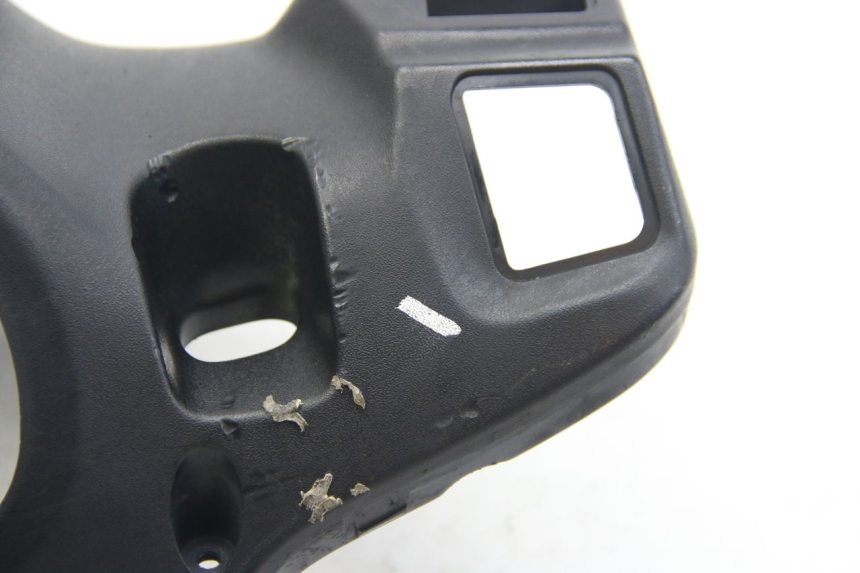 photo de REAR HANDLEBAR COVER SUZUKI SIXTEEN 125 (2008 - 2010) - Distinctive features