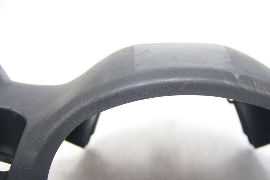 photo de REAR HANDLEBAR COVER SUZUKI SIXTEEN 125 (2008 - 2010) - Component zoom