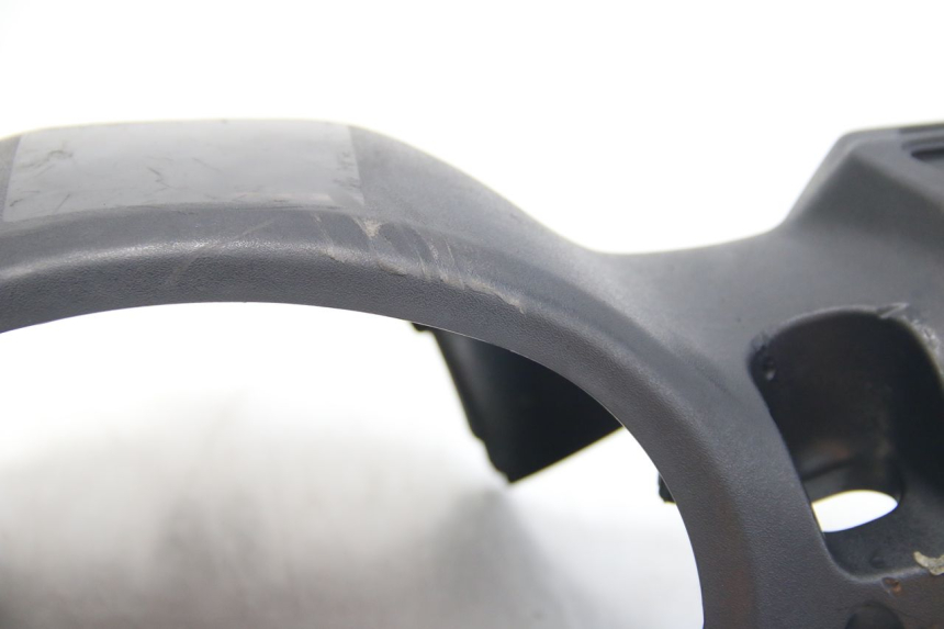 photo de REAR HANDLEBAR COVER SUZUKI SIXTEEN 125 (2008 - 2010) - High-resolution close-up