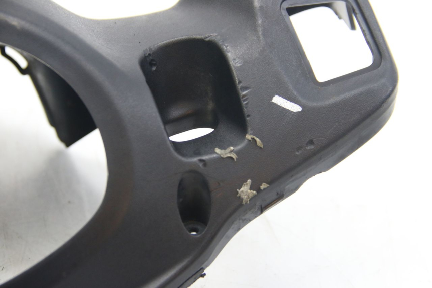 photo de REAR HANDLEBAR COVER SUZUKI SIXTEEN 125 (2008 - 2010) - Supplementary product photo