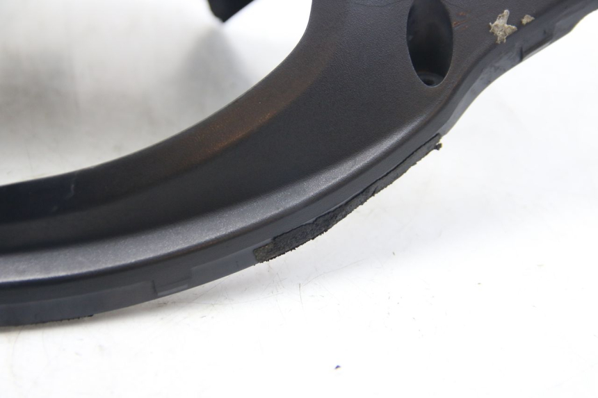 photo de REAR HANDLEBAR COVER SUZUKI SIXTEEN 125 (2008 - 2010) - Detailed visual inspection