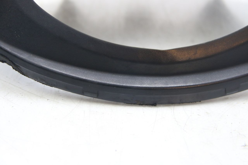 photo de REAR HANDLEBAR COVER SUZUKI SIXTEEN 125 (2008 - 2010) - Focus on structure