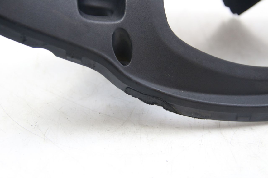 photo de REAR HANDLEBAR COVER SUZUKI SIXTEEN 125 (2008 - 2010) - Alternative angle