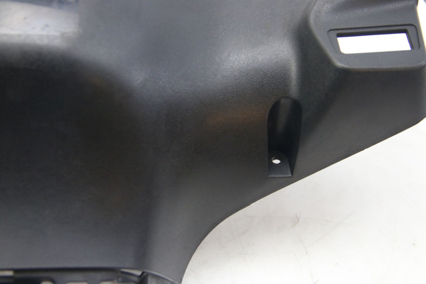photo de REAR HANDLEBAR COVER SUZUKI SIXTEEN 125 (2008 - 2010) - Component detail