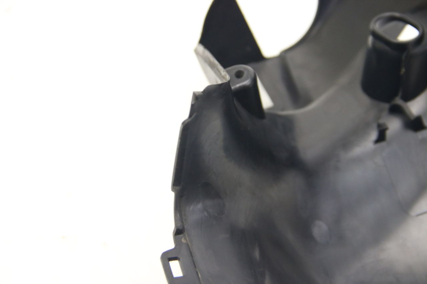 photo de REAR HANDLEBAR COVER SUZUKI SIXTEEN 125 (2008 - 2010) - Checked used part