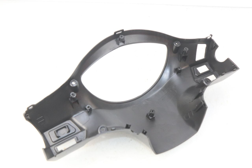 photo de REAR HANDLEBAR COVER PEUGEOT TWEET 4T 50 (2018 - 2022) - Fixing points details