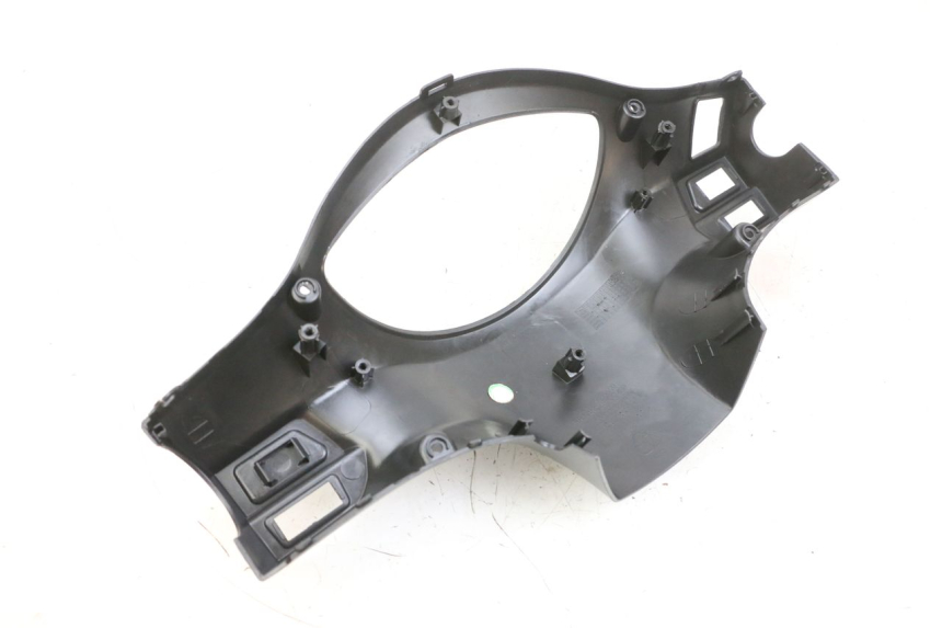 photo de HANDLE BAR REAR PANEL PEUGEOT TWEET PRO EFI 4T 50 (2021 - 2022) - Zoom on usage condition