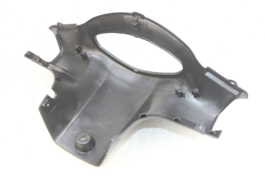 photo de REAR HANDLEBAR COVER PEUGEOT V-CLIC VCLIC 50 (2007 - 2013) - Technical close-up