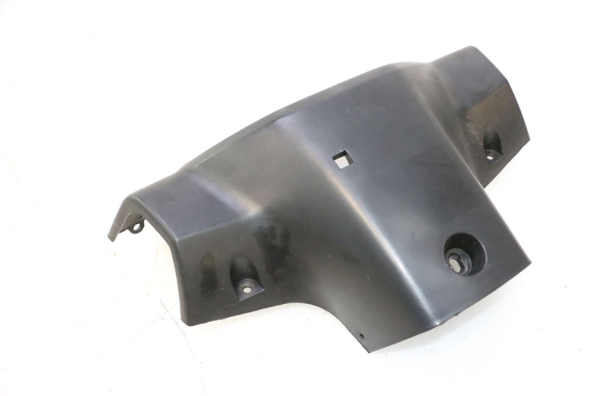 photo de REAR HANDLEBAR COVER PEUGEOT V-CLIC VCLIC 50 (2007 - 2013) - Fixing points details
