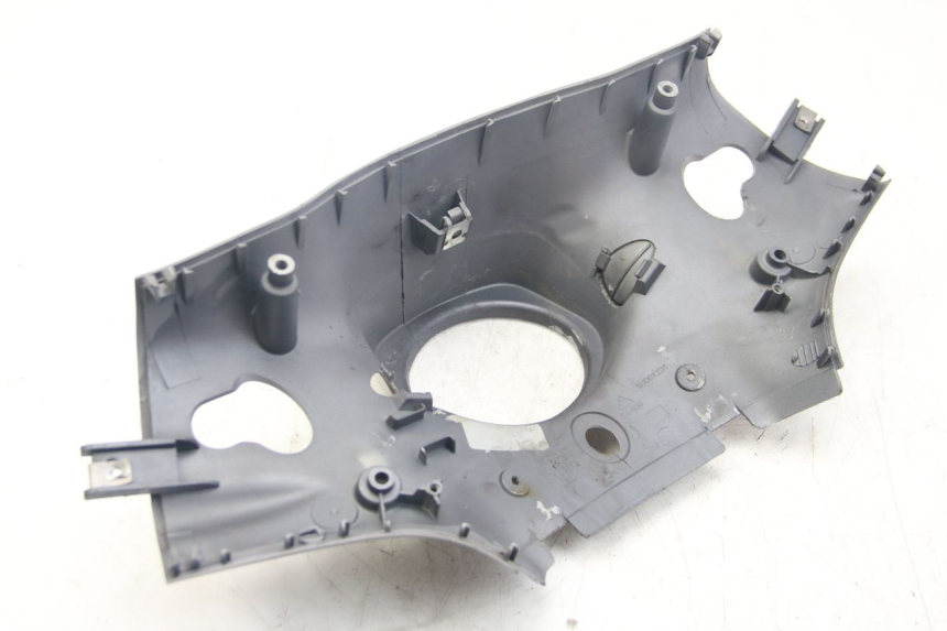 photo de REAR HANDLEBAR COVER PIAGGIO VESPA SPRINT 2T 50 (2014 - 2018) - Technical close-up