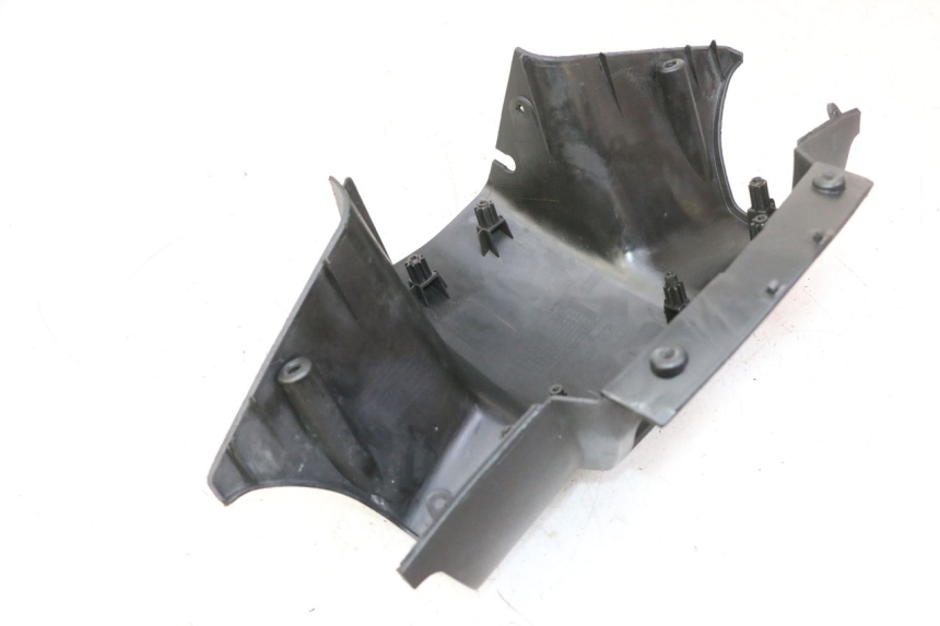 photo de HANDLE BAR REAR PANEL PEUGEOT VIVACITY NEW 4T 50 (2008 - 2017) - Alternative perspective