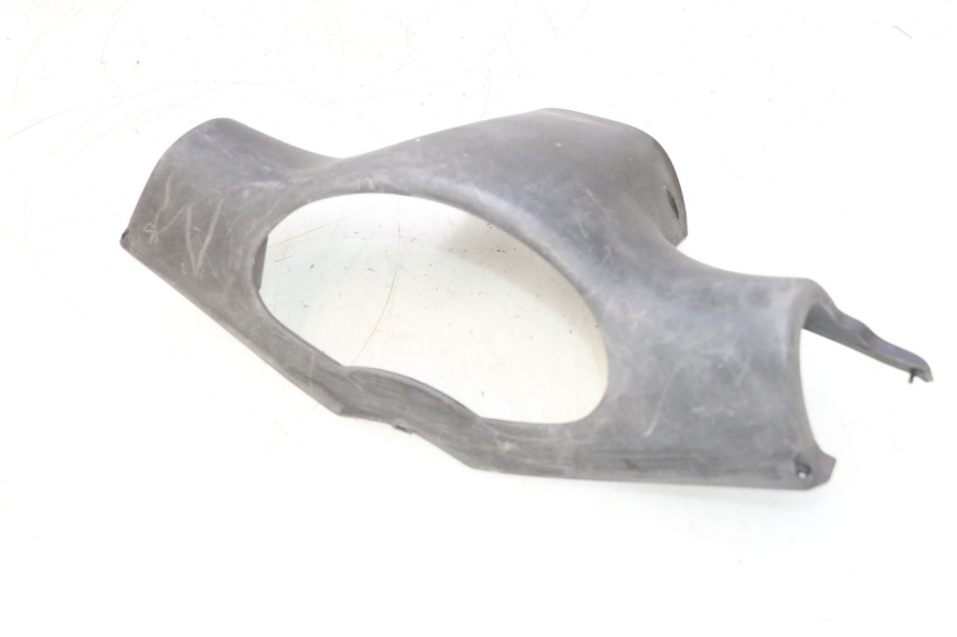 photo de REAR HANDLEBAR COVER PEUGEOT VIVACITY 50 (1998 - 2003) - Technical close-up