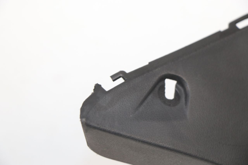 photo de HANDLE BAR REAR PANEL KYMCO XCITING 500 (2007 - 2010) - Technical close-up