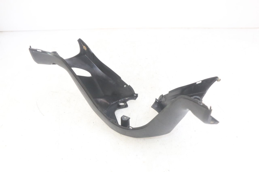 photo de REAR HANDLEBAR COVER YAMAHA YP MAJESTY 400 (2004 - 2008) - Technical close-up