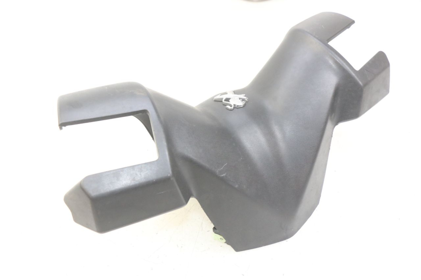 photo de HANDLEBAR COVER FRONT PEUGEOT CITYSTAR 125 (2011 - 2017) - Zoom on usage condition