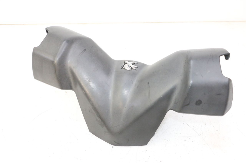 photo de HANDLEBAR COVER FRONT PEUGEOT CITYSTAR 50 (2013 - 2017) - Zoom on usage condition