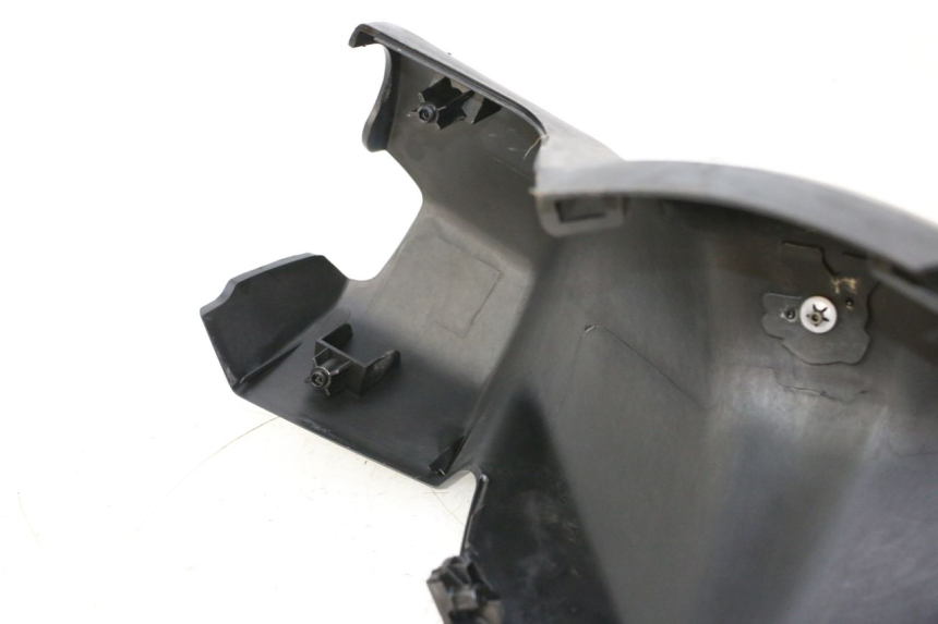 photo de HANDLEBAR COVER FRONT PEUGEOT CITYSTAR 50 (2013 - 2017) - Fixing points details