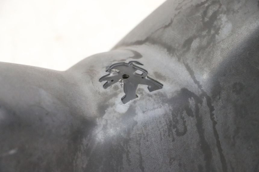 photo de HANDLEBAR COVER FRONT PEUGEOT CITYSTAR 50 (2013 - 2017) - Checked used part