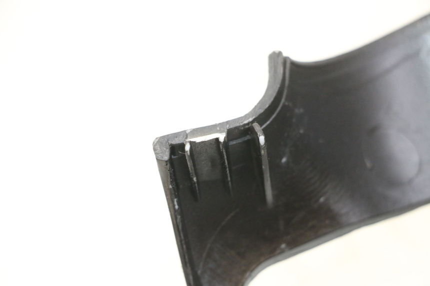 photo de HANDLE BAR FRONT PANEL DAELIM BESBI 125 (2007 - 2008) - Fixing points details