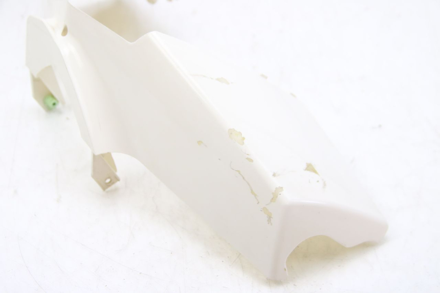 photo de HANDLEBAR COVER FRONT PEUGEOT E-VIVACITY 1 (2012 - 2018) - Zoom on usage condition