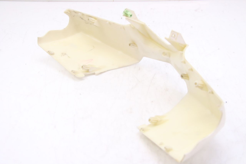 photo de HANDLEBAR COVER FRONT PEUGEOT E-VIVACITY 1 (2012 - 2018) - Technical close-up