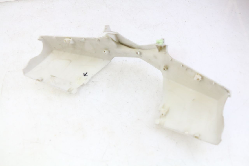 photo de HANDLEBAR COVER FRONT PEUGEOT E-VIVACITY 1 (2012 - 2018) - Technical close-up