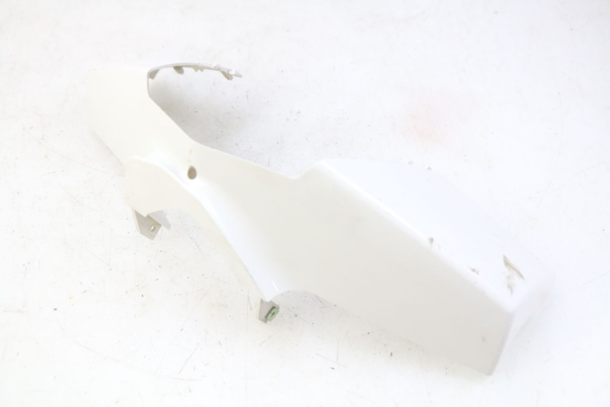 photo de HANDLEBAR COVER FRONT PEUGEOT E-VIVACITY 1 (2012 - 2018) - Surface and material condition