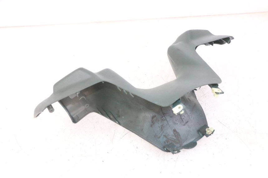 photo de HANDLEBAR COVER FRONT PEUGEOT ELYSEO 125 (1999 - 2004) - Additional view of the item