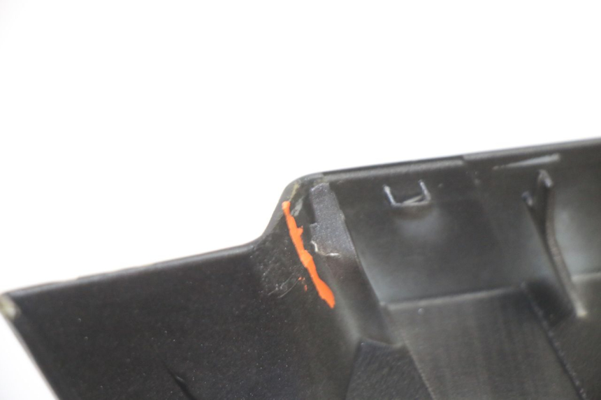 photo de FRONT HANDLEBAR COVER VENESI FLY RETRO 4T 50 (2020 - 2025) - Additional view of the item