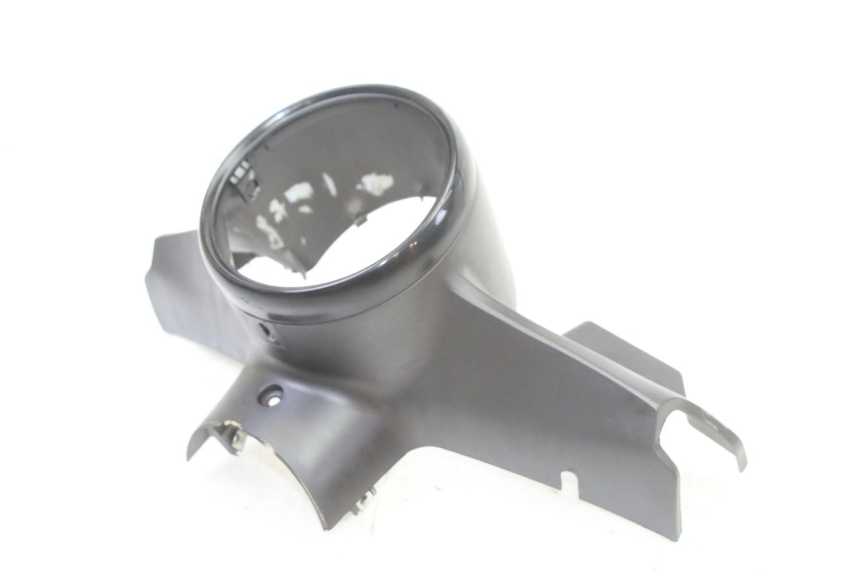 photo de FRONT HANDLEBAR COVER VENESI FLY RETRO 4T 50 (2020 - 2025) - Technical close-up