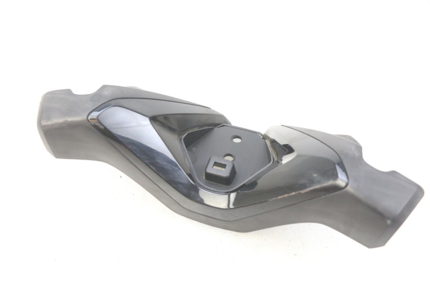 photo de HANDLEBAR COVER FRONT HONDA FORZA 125 (2015 - 2016) - Surface and material condition