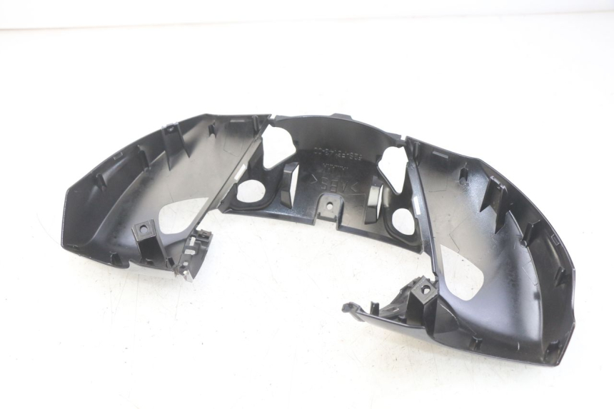 photo de HANDLEBAR COVER FRONT YAMAHA HW XENTER 125 (2011 - 2017) - Zoom on usage condition