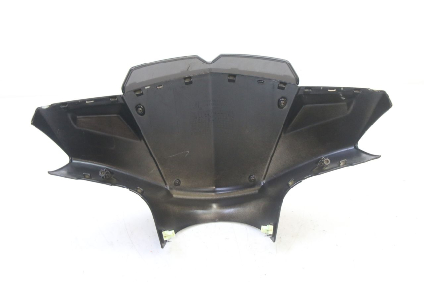 photo de HANDLEBAR COVER FRONT PEUGEOT KISBEE 2T 50 (2010 - 2017) - Technical close-up