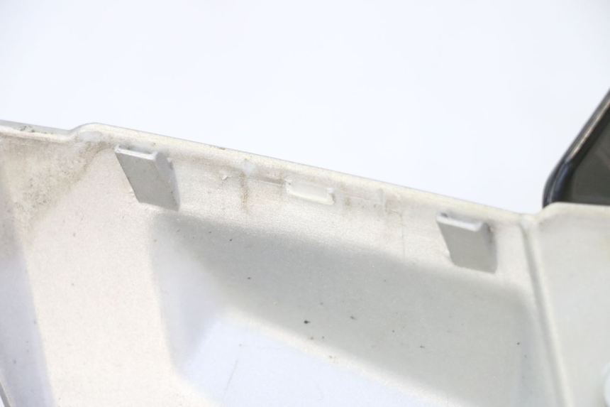 photo de HANDLEBAR COVER FRONT PEUGEOT KISBEE 2T 50 (2010 - 2017) - Zoom on usage condition