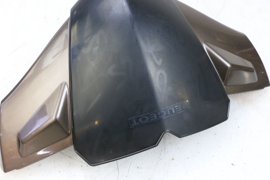 photo de HANDLEBAR COVER FRONT PEUGEOT KISBEE 2T 50 (2010 - 2017) - Zoom on usage condition
