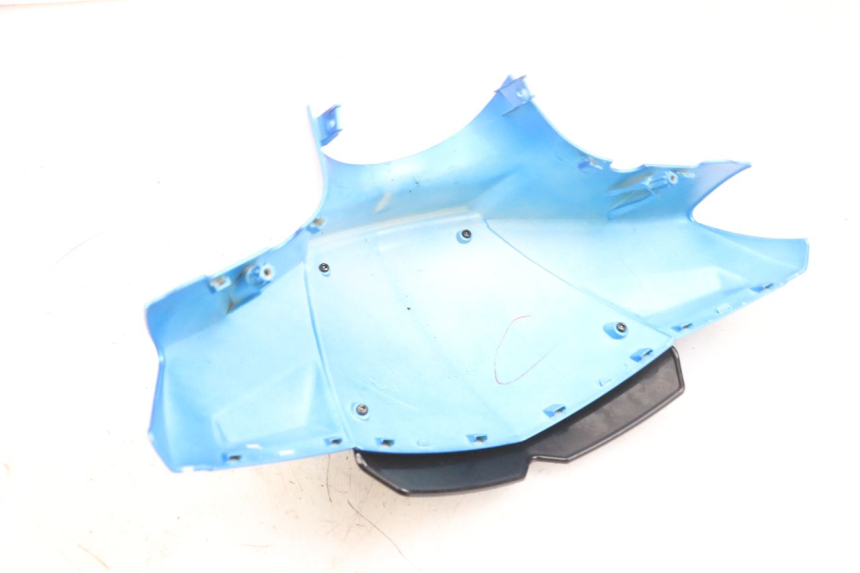 photo de HANDLEBAR COVER FRONT PEUGEOT KISBEE 4T 50 (2010 - 2017) - Zoom on usage condition