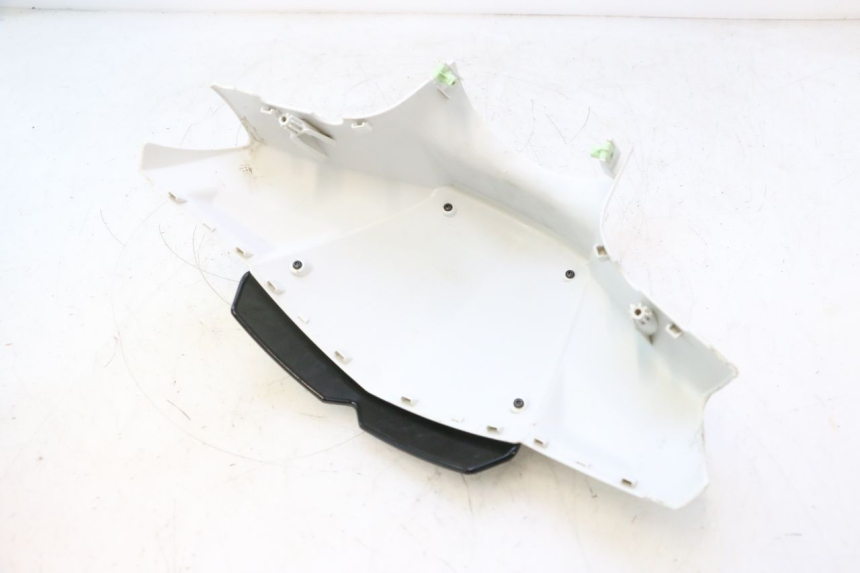photo de HANDLEBAR COVER FRONT PEUGEOT KISBEE 4T 50 (2018 - 2022) - Alternative perspective