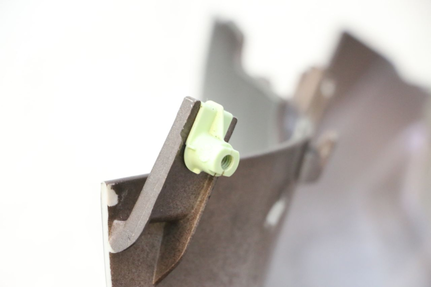photo de HANDLEBAR COVER FRONT PEUGEOT KISBEE 4T 50 (2010 - 2017) - Component detail
