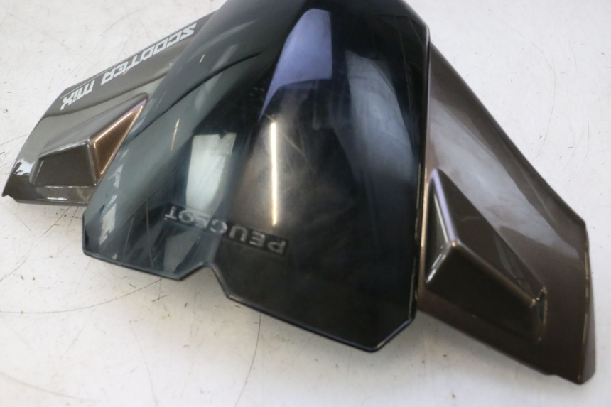 photo de HANDLEBAR COVER FRONT PEUGEOT KISBEE 4T 50 (2010 - 2017) - Distinctive features
