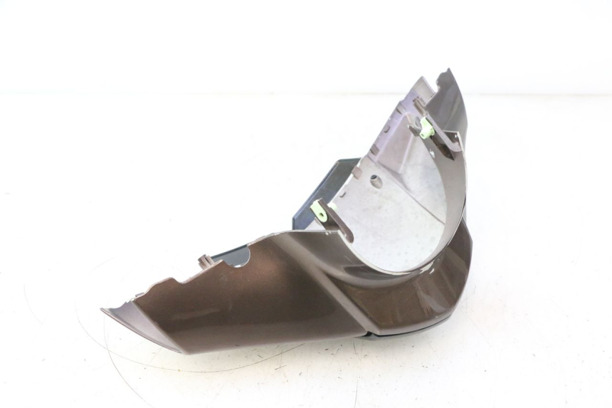 photo de HANDLEBAR COVER FRONT PEUGEOT KISBEE 4T 50 (2010 - 2017) - Fixing points details