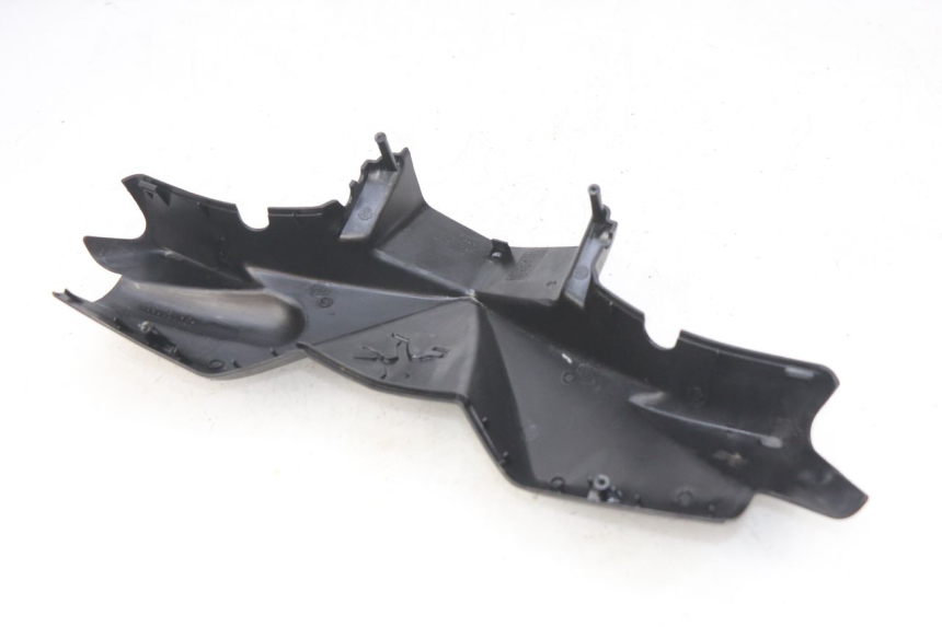 photo de HANDLEBAR COVER FRONT PEUGEOT LUDIX 50 (2008 - 2017) - Component detail