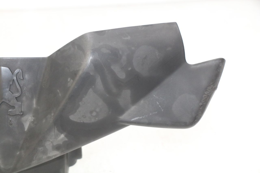 photo de HANDLEBAR COVER FRONT PEUGEOT LUDIX 50 (2008 - 2017) - Surface and material condition