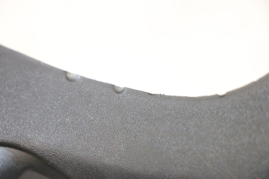 photo de HANDLE BAR FRONT PANEL PIAGGIO MP3 HPE 300 (2019 - 2026) - Technical close-up