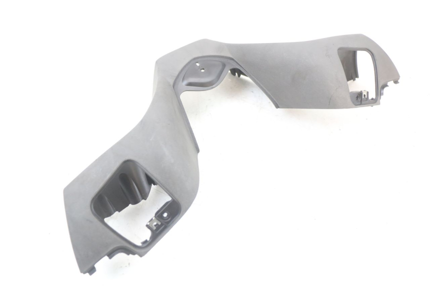 photo de HANDLEBAR COVER FRONT PIAGGIO MP3 LT 400 (2007 - 2012) - Zoom on usage condition