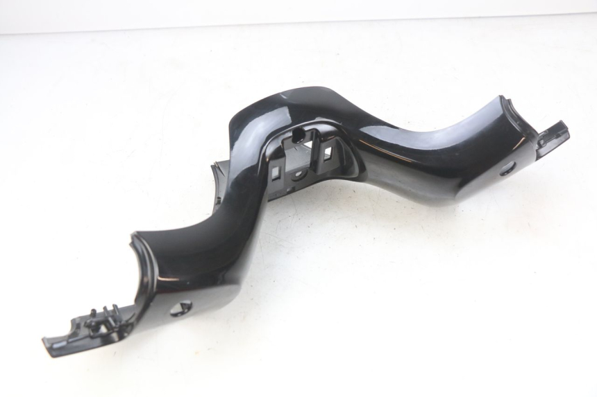 photo de HANDLEBAR COVER FRONT PIAGGIO MP3 500 (2014 - 2017) - Alternative perspective