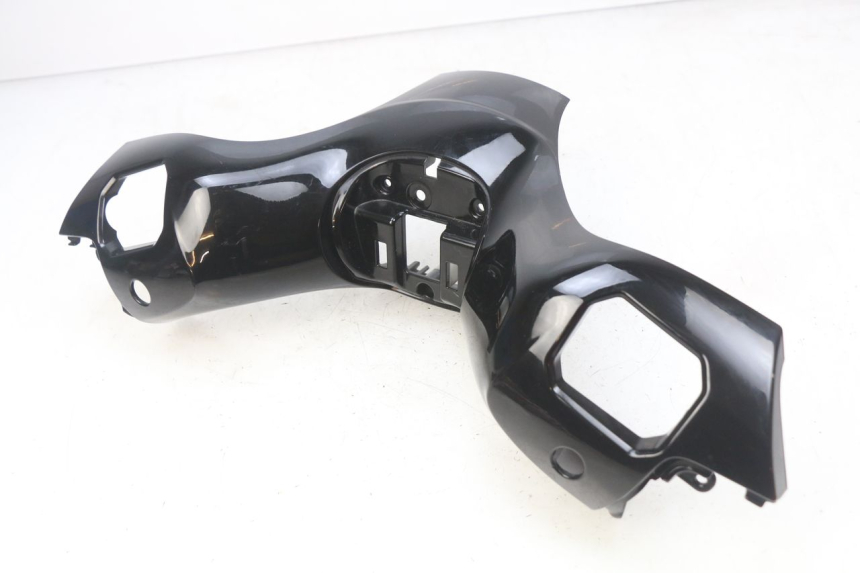 photo de HANDLEBAR COVER FRONT PIAGGIO MP3 500 (2014 - 2017) - Technical close-up