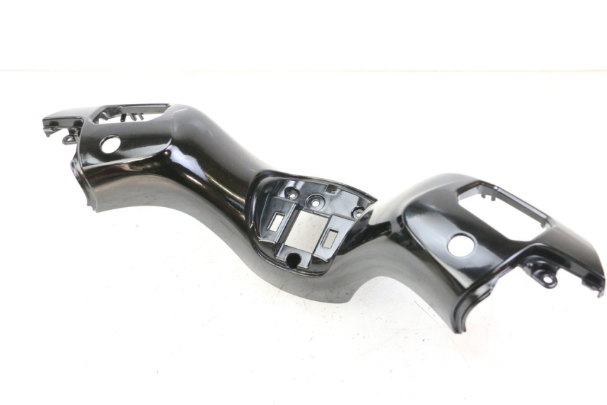 photo de HANDLEBAR COVER FRONT PIAGGIO MP3 500 (2014 - 2017) - Fixing points details
