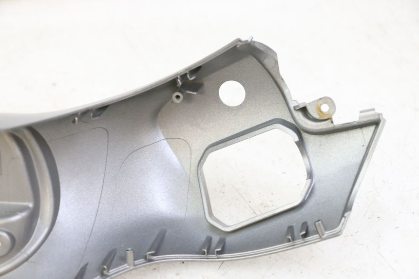 photo de HANDLEBAR COVER FRONT PIAGGIO MP3 500 (2014 - 2017) - Technical close-up