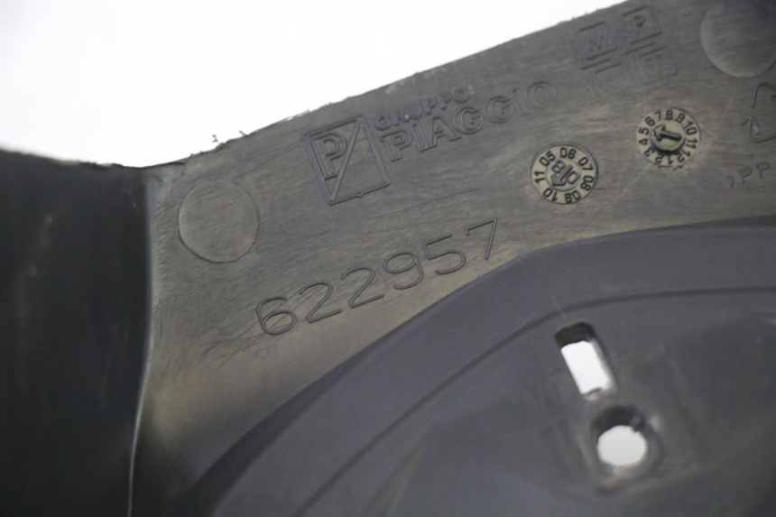 photo de HANDLEBAR COVER FRONT PIAGGIO MP3 500 (2011 - 2015) - Fixing points details